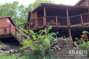 Cable Railing System on Large Cabin Deck
